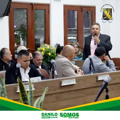 Nuestro Alcalde Danilo en compañía de la Primera Dama, lideró la posesión del nuevConcejo San Pedro de los Milagrosos y la instauración de la Mesa Directiva